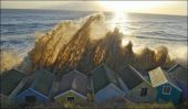 Beach huts storm Nov 9 2007.JPG